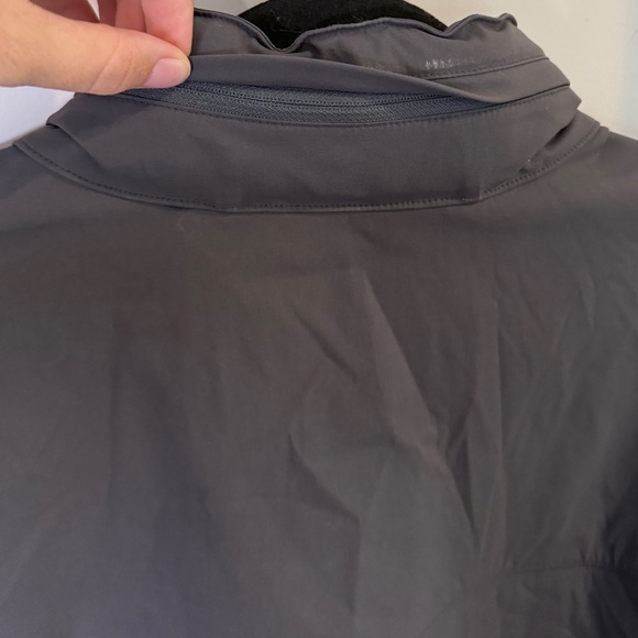 Rhone M19 The Breaker Jacket with hood - Picture 12 of 13